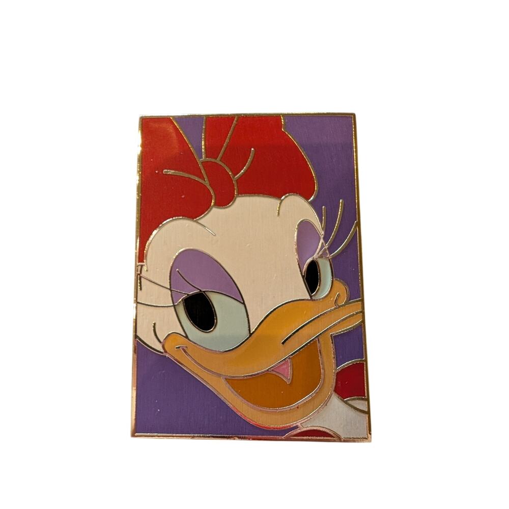 Daisy Duck from the POP Art serious with purple background Disney Pin - Picture 2 of 4